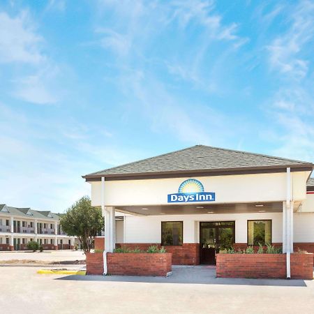 Days Inn By Wyndham Paxton Екстер'єр фото