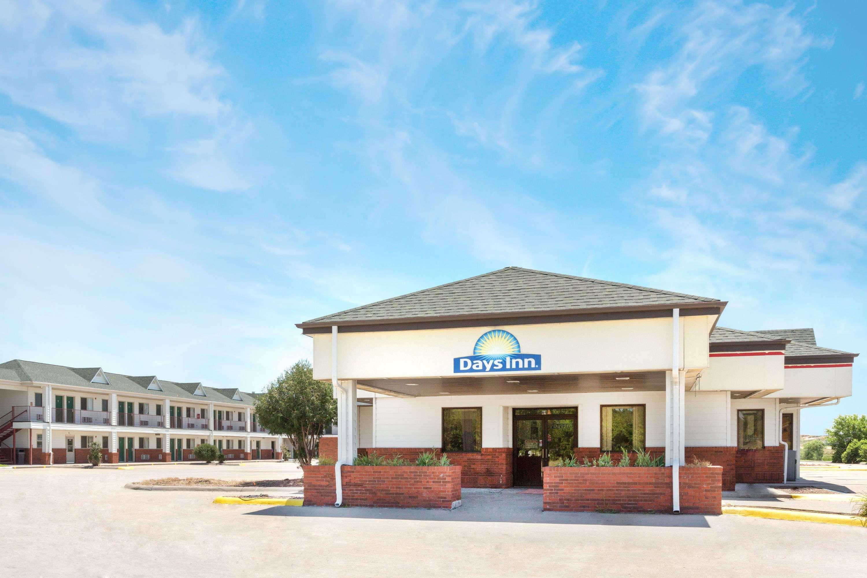 Days Inn By Wyndham Paxton Екстер'єр фото