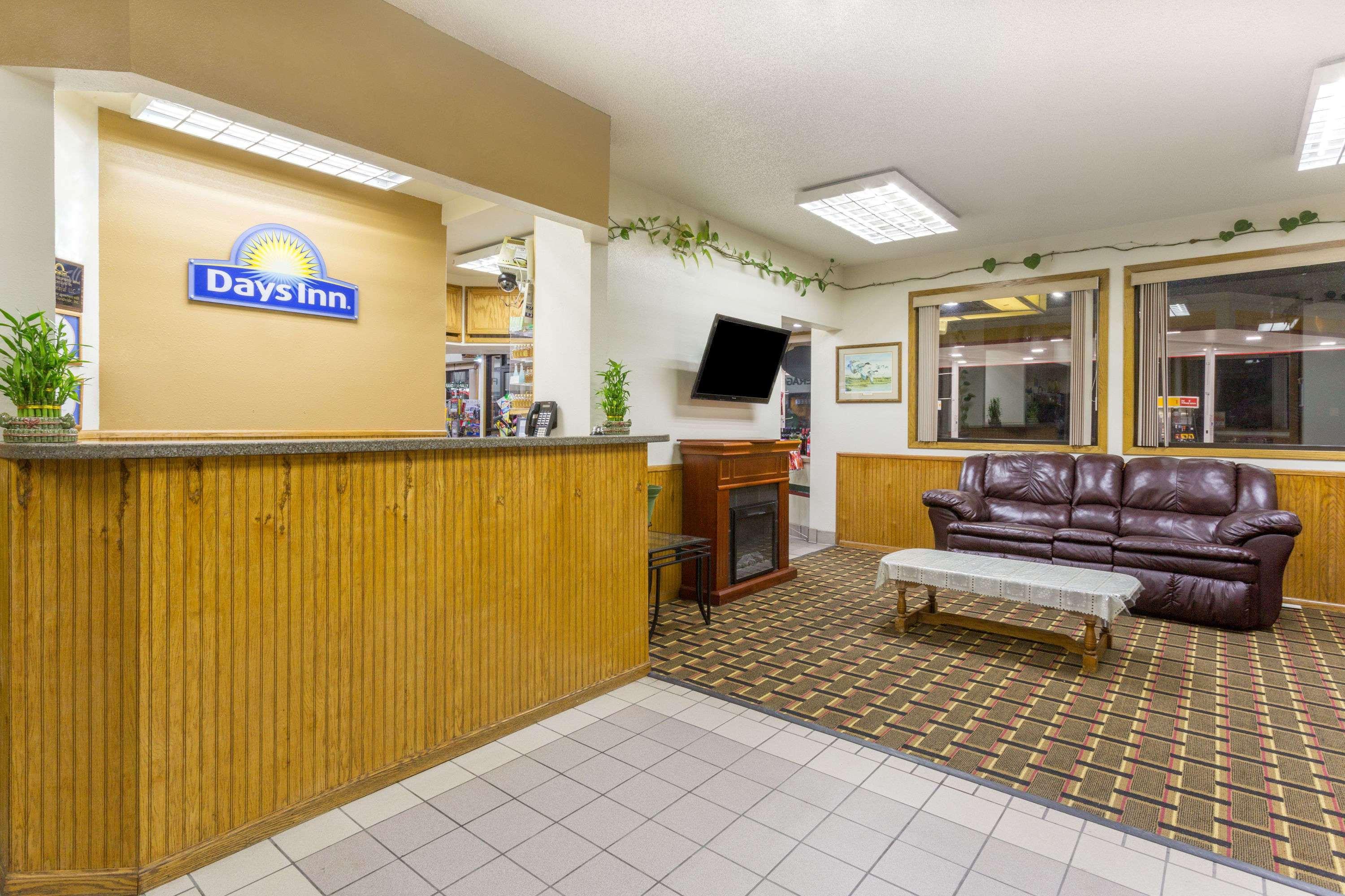 Days Inn By Wyndham Paxton Екстер'єр фото